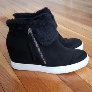 Wedge sneaker